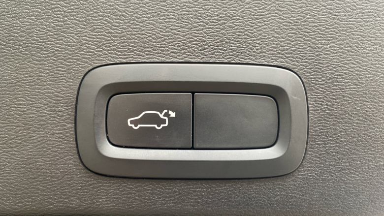 Volvo Xc40 2.0 B4P R DESIGN 5dr Auto Petrol Estate